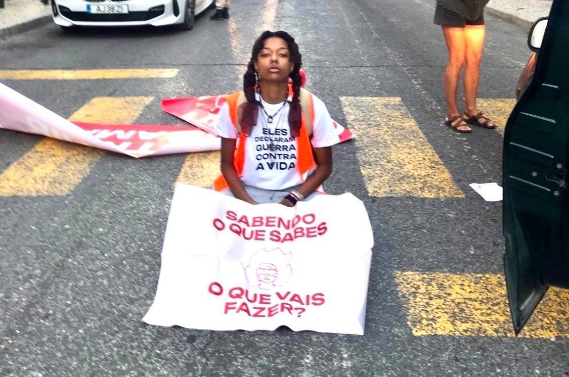 Climáximo: Três ativistas presentes hoje a tribunal condenadas. “É nosso dever resistir a crimes do governo e empresas que continuam impunes quando atacam toda a sociedade.”
