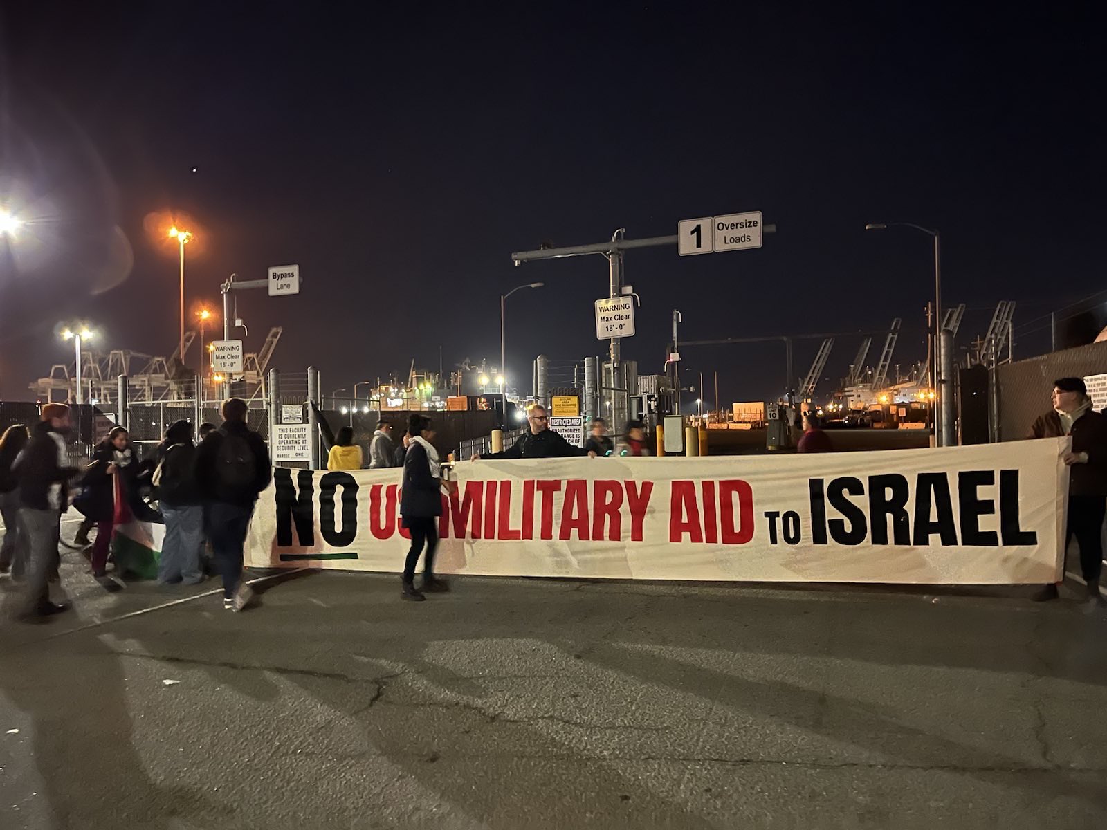 Activistas pela Paz bloqueiam Porto de Portland.