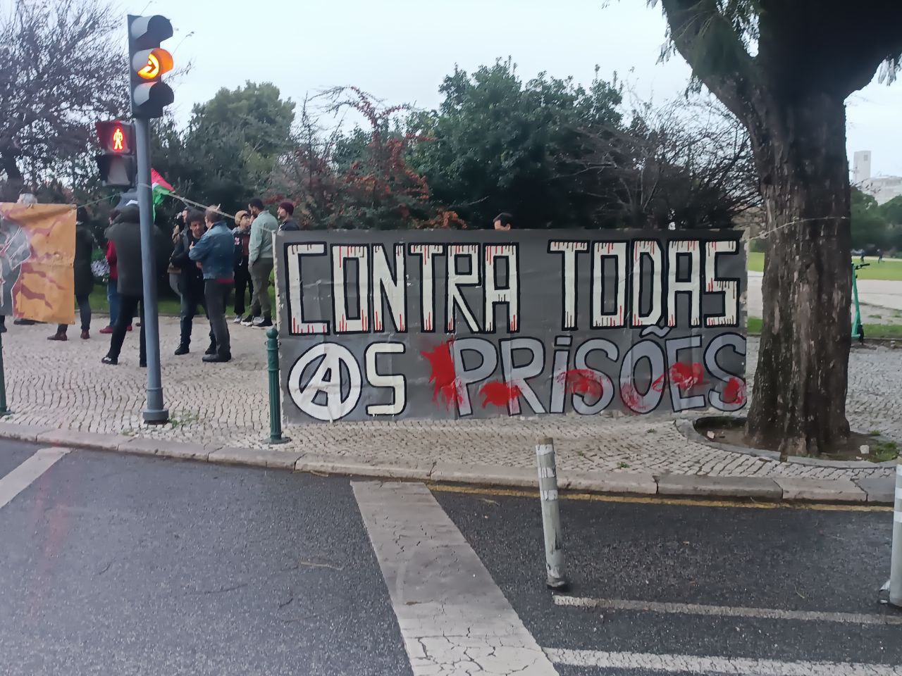 Repressão Policial no final da Concentração em Solidariedade com Detidos no Estabelecimento Prisional de Lisboa.