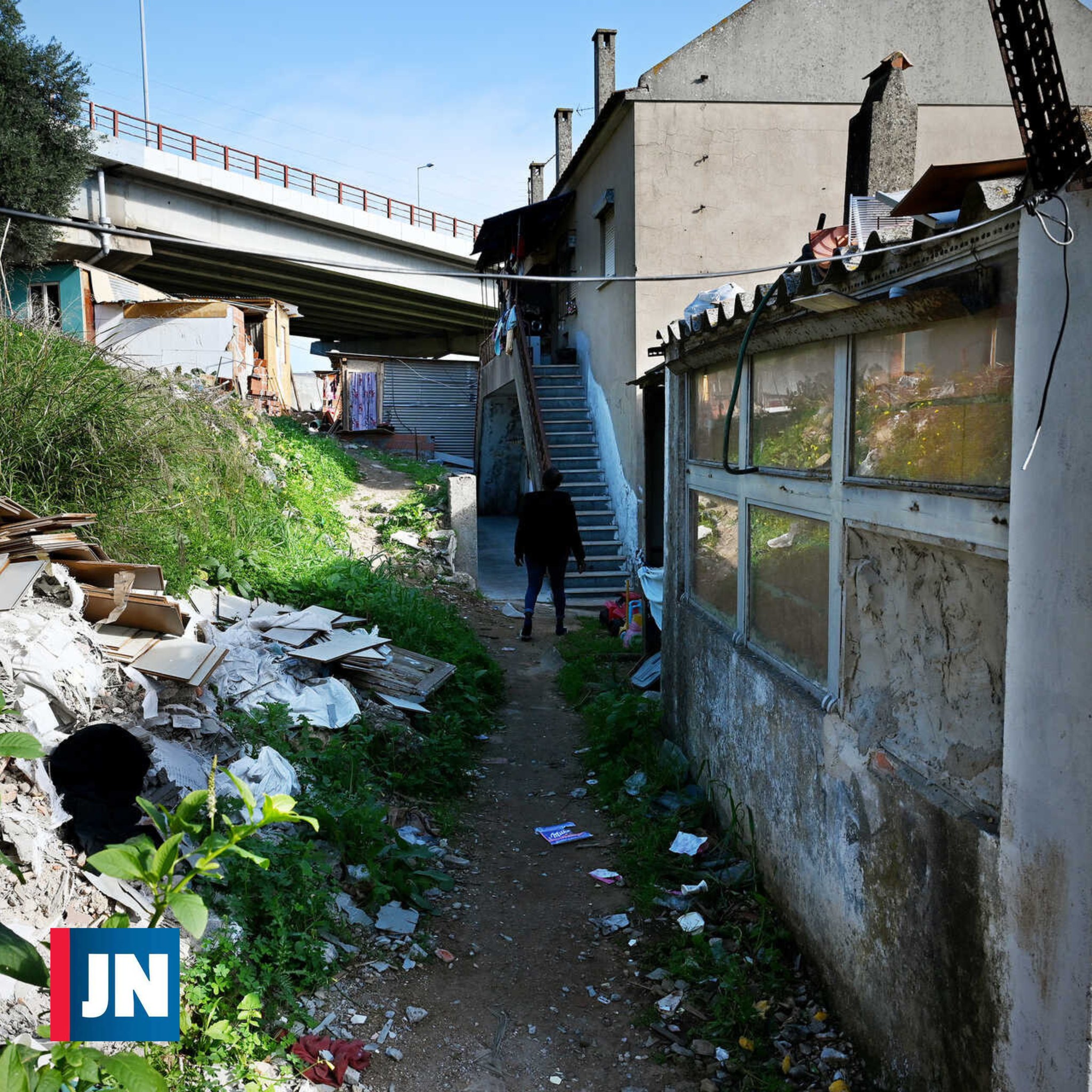 Camara de Loures despeja 100 pessoas em Santa Iria da Azóia