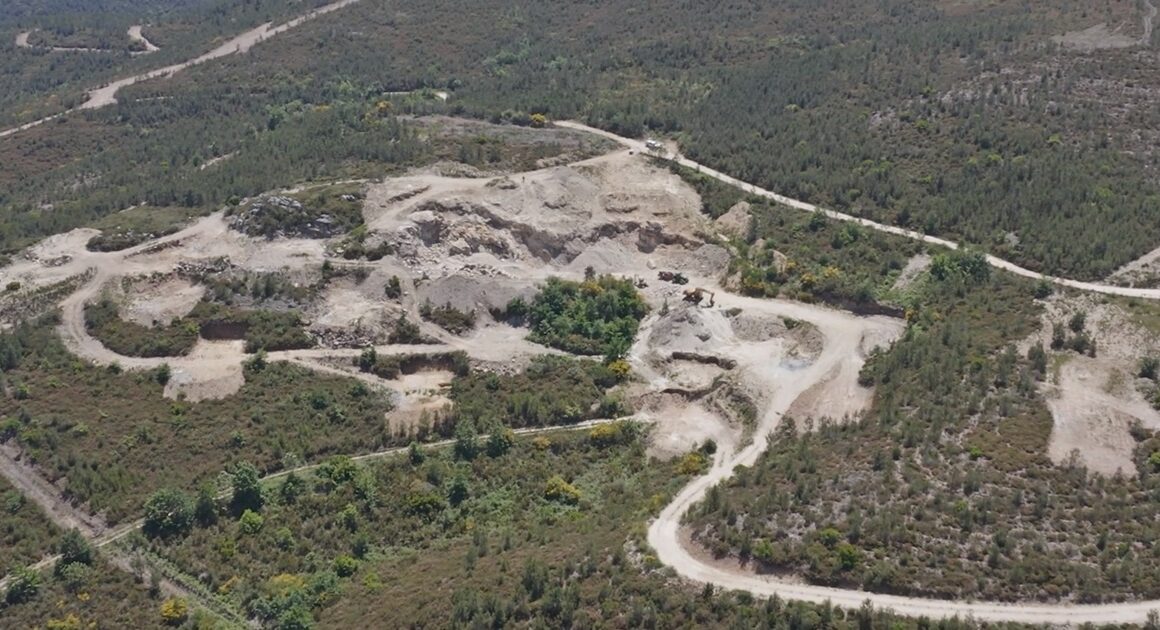 Ativistas contra a mina de lítio destruíram máquinas de prospeção em Covas do Barroso