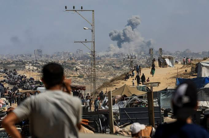 Gaza sofre bombardeamentos extremamente intensos em áreas residenciais, onda massiva de despejos