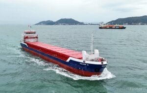 Navio com pavilhão português suspeito de transportar material militar para Israel